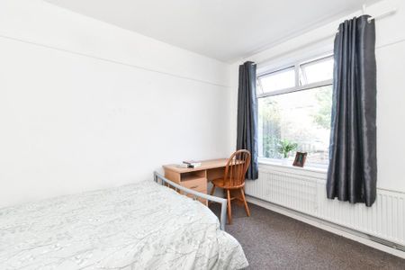 4 bedroom terraced house to rent - Photo 3