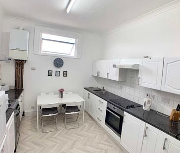 Double Rooms Available on Junction Road - 3 Minutes to Station Room 5 - Photo 4