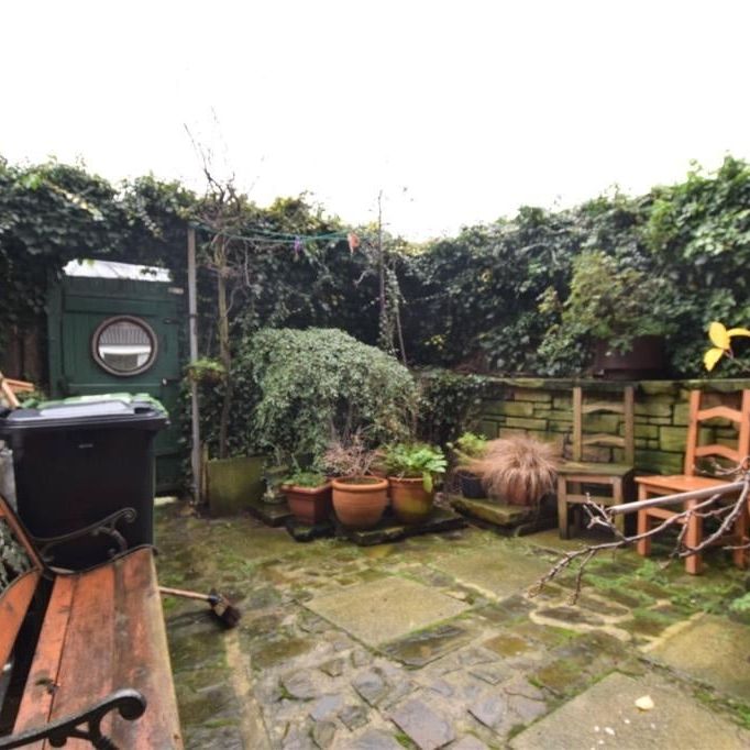 Room in a Shared House, Morris Lane, LS5 - Photo 1