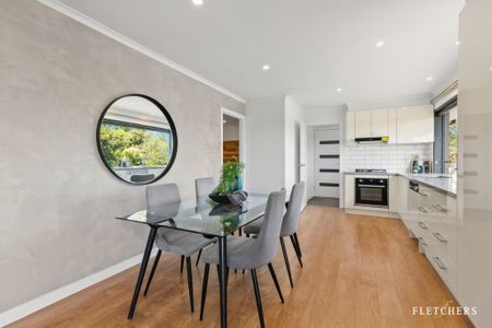 Stunning Three Bedroom Family Home - Photo 2