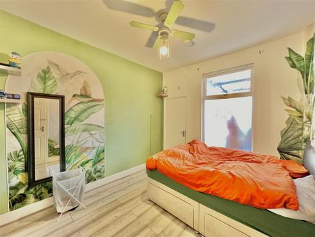 4 bedroom terraced house to rent - Photo 3