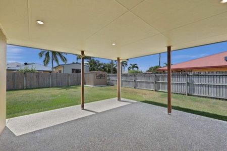 Modern 4 Bedroom Family Home ! - Photo 2