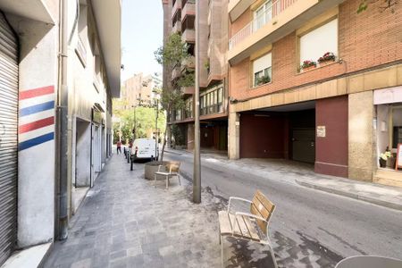 Carrer de la Mare de Déu del Carmel, Barcelona, Catalonia 08022 - Photo 4