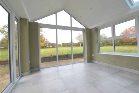 Hall Farm, Oxnead, Norfolk - Photo 2