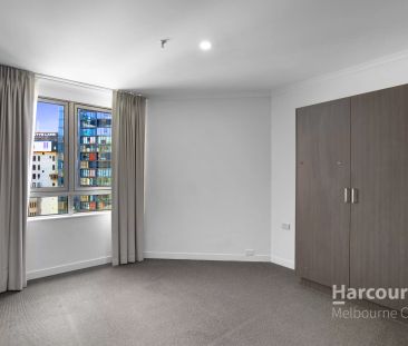 Spacious Two Bedroom Apartment with Carpark! - Photo 5