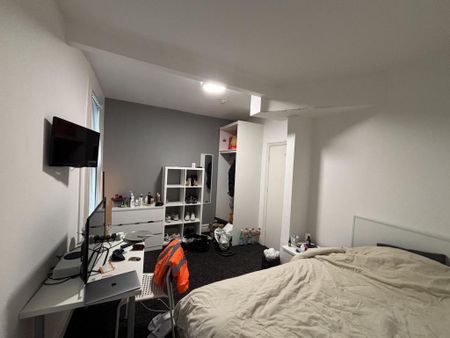 3 bedroom flat to rent - Photo 3
