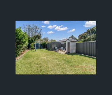 Stunning Three Bedroom Home - Photo 3