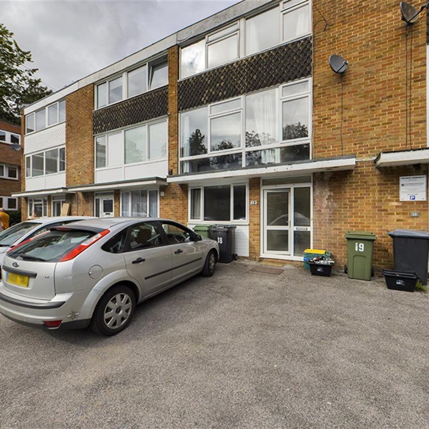 Sparkford Close, Winchester - Photo 1