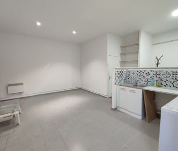 Location Appartement 2 pièces 46m² MARSEILLE 3ème - Photo 3