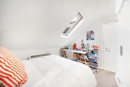 Price £3,500 pcm - Available 03/01/2026 - Furnished - Photo 3