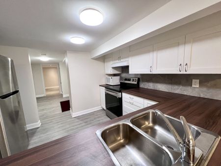 For Lease - 155B Jane Street, Toronto, Ontario - Photo 3