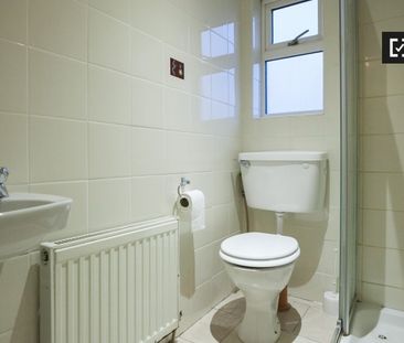 Room for rent in 5-bedroom house in Donaghmede, Dublin - Photo 6