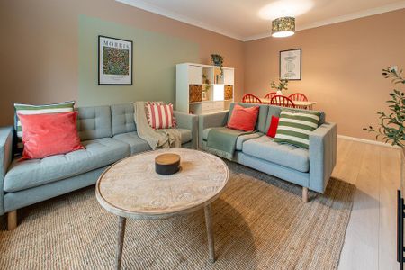 2 bedroom flat to rent - Photo 2