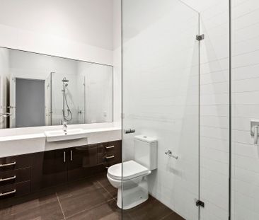 Victorian home in sought-after location - Photo 6