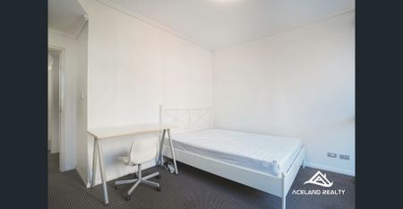 Fully Furnished Split Level 2 Bed - Photo 5