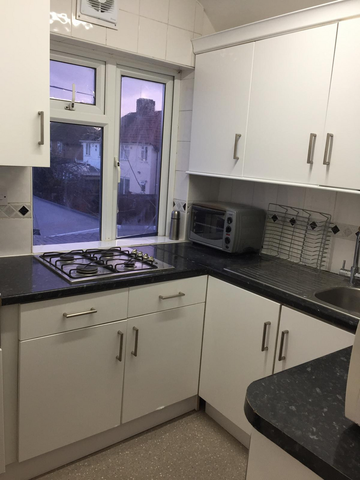 1 bedroom in a house share to rent - Photo 2