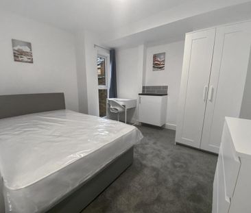 1 bedroom in a house share to rent - Photo 3