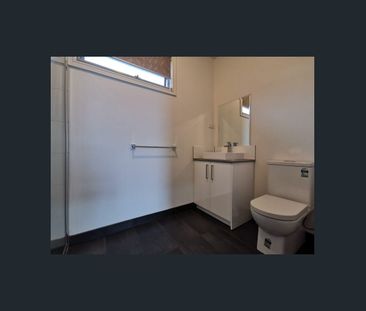 Modern Town Residence in Prime Location - Photo 2