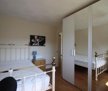 5 bedroom semi-detached house to rent - Photo 4