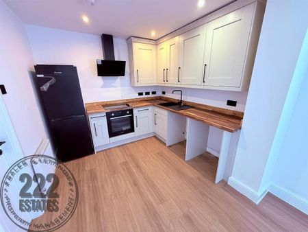 3 bedroom semi-detached house to rent - Photo 4