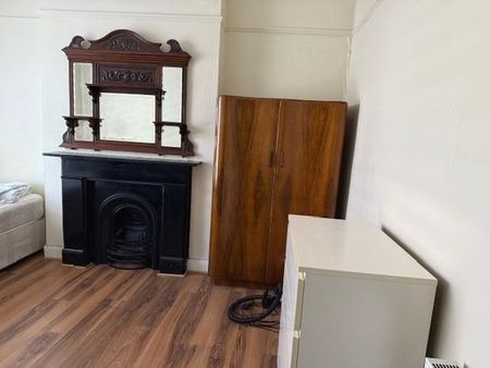 House share to rent - Photo 2