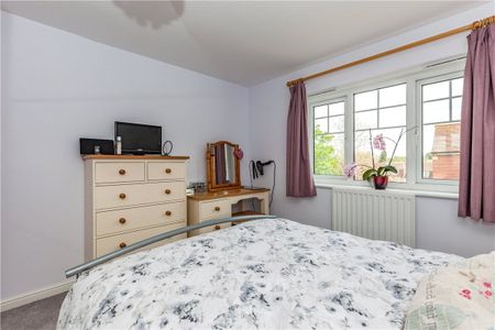 A spacious and well presented two bedroom upper floor apartment situated in this popular North Abingdon location close to the town centre. This property has good transport links to Oxford, A34 and Abingdon Business Parks. - Photo 3