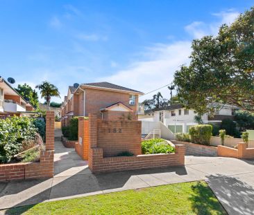 Designer style and boutique tri level townhouse - Photo 4