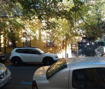 Inchiriez casa la curte in centru,zona Foisorul de Foc - Photo 1