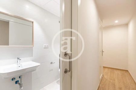 Piso de alquiler en Carrer de Rogent, El Camp de l'Arpa del Clot - Photo 3
