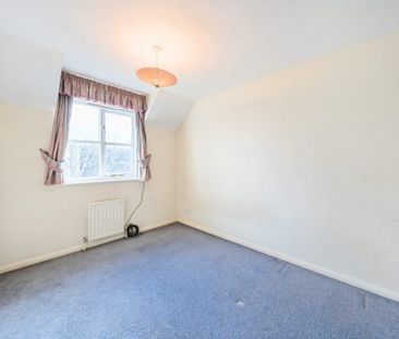 3 Bedroom House - Barncroft, Farnham - Photo 5