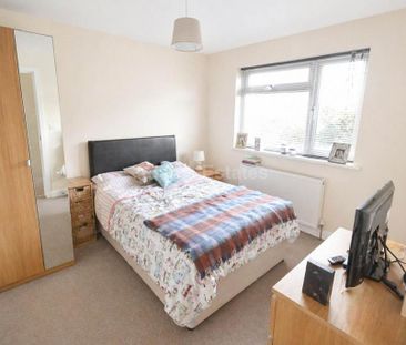 4 bedroom semi-detached house to rent - Photo 4