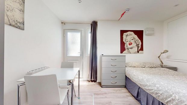 Studio to rent - Photo 1