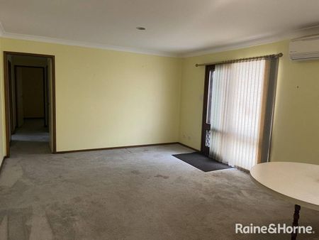 Spacious Family Haven! - Photo 3