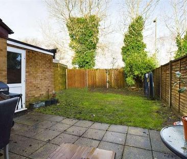 Ash Tree Close, Farnborough, Hampshire, GU14 - Photo 5