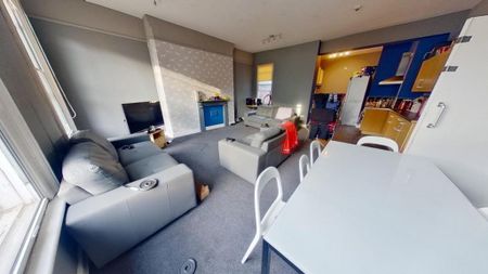 6 bedroom flat to rent - Photo 2