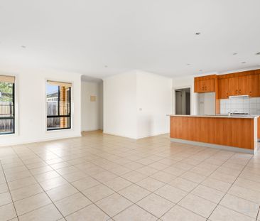 2/5 Glenluss Street, Werribee - Photo 6