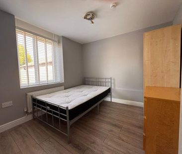 3 bedroom flat to rent - Photo 4