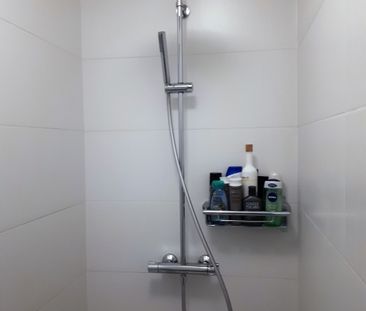 2 slaapkamerappartement met terras en 2 autostaanplaatsen - Photo 1