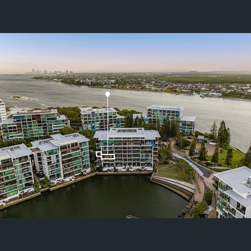 5304 Ephraim Island Bridge, Paradise Point, Qld 4216 - Photo 1