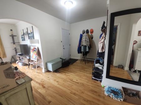 Charmante unité de 2 chambres offerte en location semi-meublée ! - Photo 5