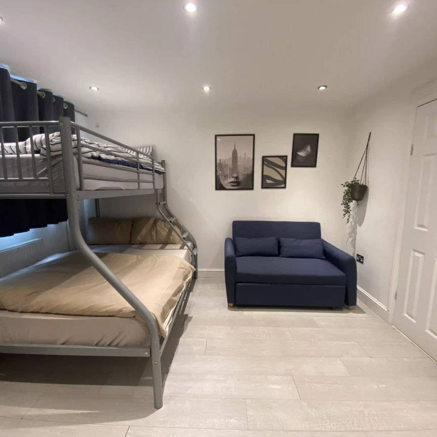 Compact Ensuite - Photo 1