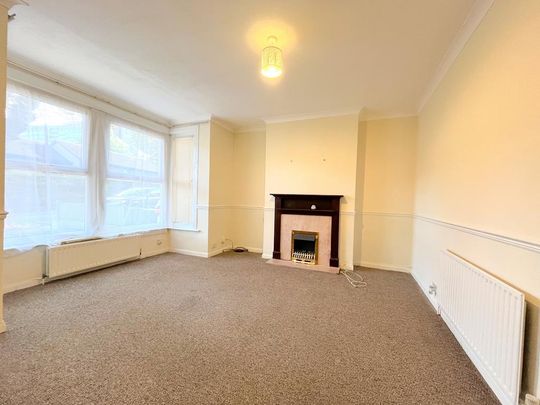 2 bedroom ground floor flat to rent - Photo 1