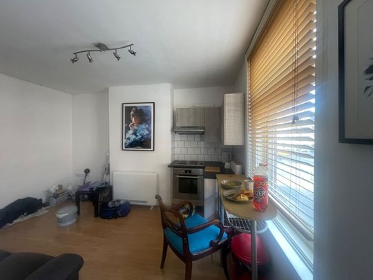 1 Bed Flat, Beeston, LS11 - Photo 1