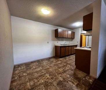 Spacious 2 Bedroom Units in Quiet Innisfail Building!! - Photo 4