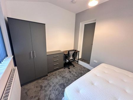 6 bedroom terraced house to rent - Photo 3