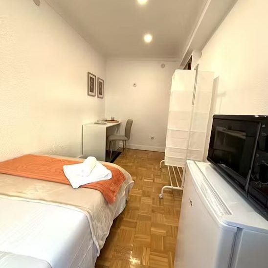 Avenida de Fuenlabrada, Leganés, Community of Madrid 28912 - Photo 1