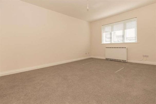 Woodland Grove, Epping, CM16 - Photo 1