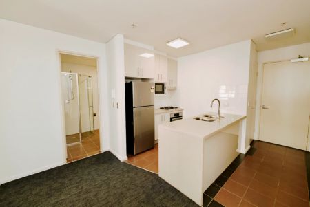 1 bed 1 bath - Photo 5