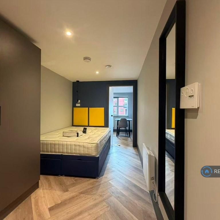 Studio to rent - Photo 1