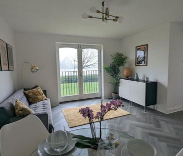 2 Bed Flat, Harlinger Street, SE18 - Photo 2